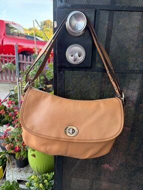 Gorgeous Vintage Coach Legacy Flap bag,#F15170 peach tan soft leather shoulder